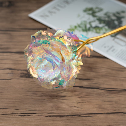 Goldene Blume in Geschenkbox und Love Schild