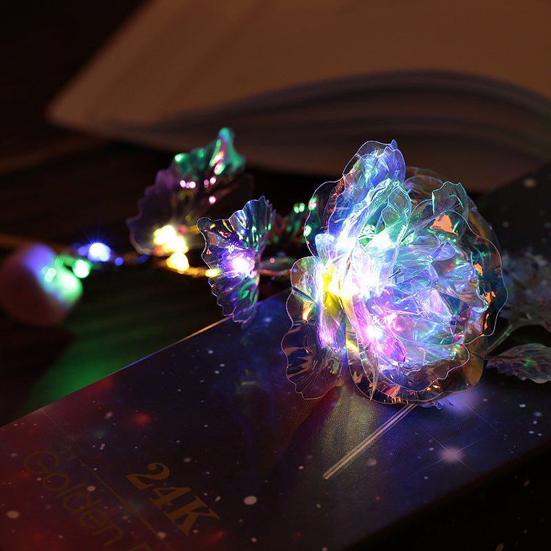 Goldene Blume in Geschenkbox und Love Schild